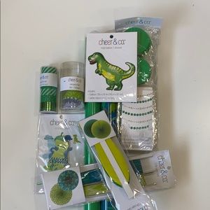 PARTY DECOR GREEN DINOSAUR THEME